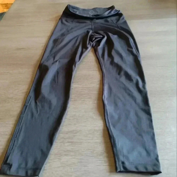 Nike Yoga Omni Fit cropped pants calf length like new size medium - Picture 1 of 4